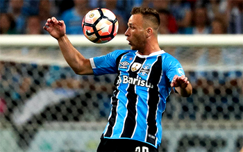 Barcelona agree option to buy Brazilian star Arthur