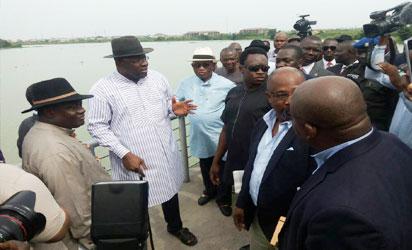 Governor Dickson and other dignitaries during the occasion of the commencement of a aviation services in Bayelsa state.