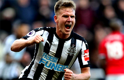 Newcastle pip Man United to move out of relegation zone
