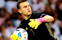 Russia captain Akinfeev seeks World Cup redemption