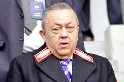 West Ham owner hit by coin in crowd trouble