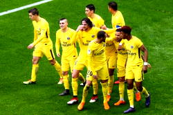 Late Alves goal gives PSG win at Nice