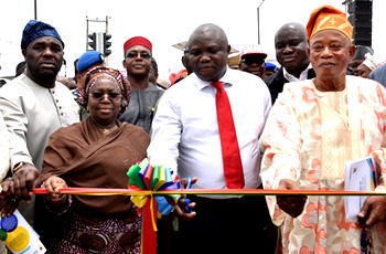 Alimosho APC  leaders laud Ambode over completion of 21 Lagos-Ogun boundary roads