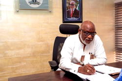 Akeredolu distributes 400,000 cocoa seedlings, 25,000 cashew seedlings to farmers