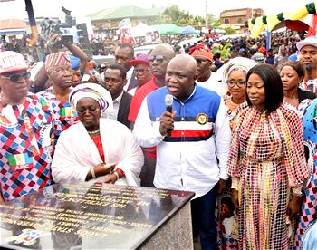 Ambode inaugurates 21 Lagos-Ogun boundary network of 21 roads, two bridges