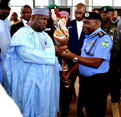Photos : Stolen Senate mace returned