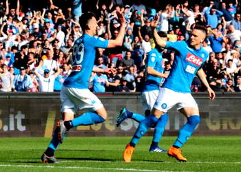 Last-gasp Napoli keep title ambitions alive
