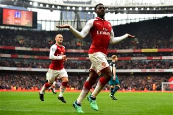 Welbeck injury may force Arsenal into January spending