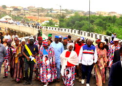 Photos : Ambode commissions  21 Lagos-Ogun boundary network roads