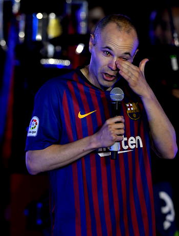Barcelona vs Real Sociedad : Iniesta departs Barcelona in style