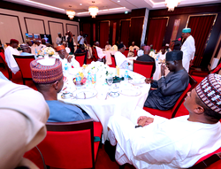 Ramadan : Buhari breaks fast with ministers, heads of security agencies, others