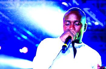 Brymo thrills fans as Café One berths in Lekki