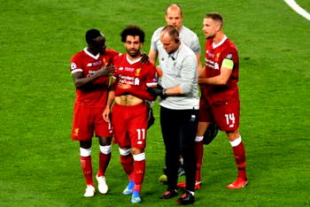 Real Madrid vs Liverpool : Tearful Salah forced off early in Champions League final