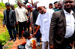 Photos: Aregbesola, Osun Ambulance service attending to accident victims