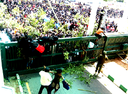 Killings : Violent protests rock Plateau Govt House