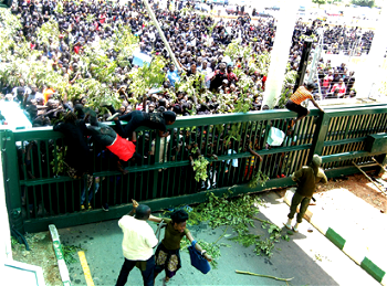 Killings : Violent protests rock Plateau Govt House