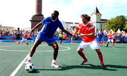 Ex-Arsenal footballer Kanu robbed of $11,000 at Moscow airport