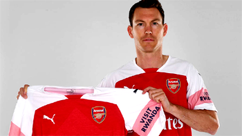 Arsenal sign Swiss captain Lichtsteiner from Juventus