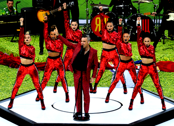 Robbie Williams kicks off World Cup 2018 with obscene gesture