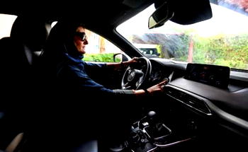 Celebrations, tears as Saudi Arabia overturns ban on women driving