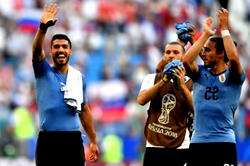 Uruguay vs Russia: Suarez inspires 3-0 win over 10-man host to win group