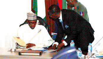 Breaking: Buhari in a closed door meeting with service chiefs
