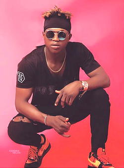 I’m not Davido’s in-law; Nigerian artiste mistaken for Chioma’s brother cries out