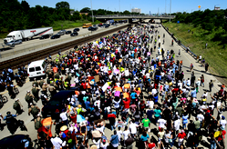 Gun violence protesters partially shut Chicago expressway