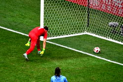 Godin refuses to blame keeper for Uruguay loss