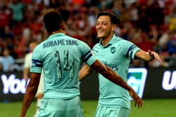 Arsenal vs PSG :  Ozil fires Arsenal to big win