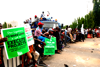 2018 budget: Protesters storm NASS, call for Saraki, Dogara’s resignation