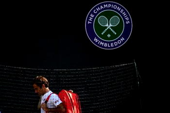 Federer suffers shock Wimbledon quarter-final exit