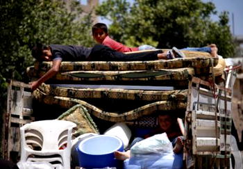 Thousands head home in south Syria after ceasefire deal