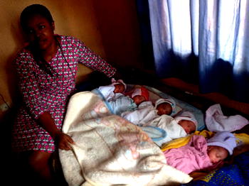 Woman gives birth to quintuplets;  husband, a tricycle operator, begs for aid
