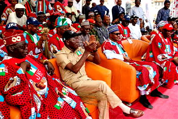 APC primaries : Buhari wades in to douse tension in states