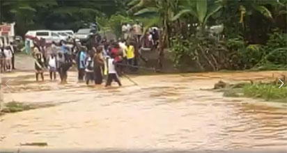 Flood: Woman delivers twins in emergency centre in Anambra