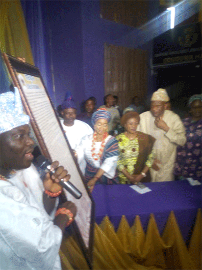 Ooni composes poem to eulogise Ogun First Lady, Olufunso Amosun