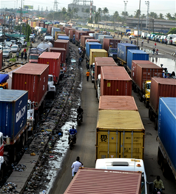 Apapa gridlock : Lagos task force frees service lane to ease traffic