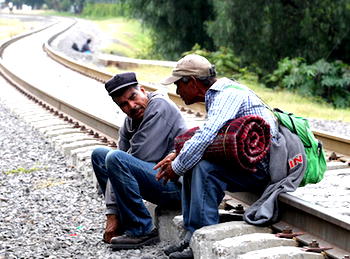 Honduran migrants gather at Mexico border despite Trump threats