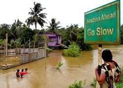 More than 320 dead in India flood crisis