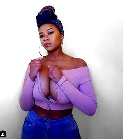 Confession of South African blogger who’s obsessed with flaunting boobs