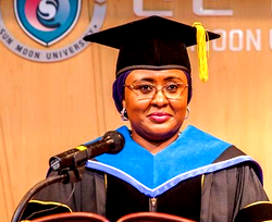 Photos: Aisha Buhari receives award