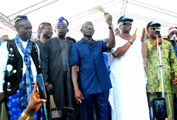 A-Ibom govt’s accounts frozen as Akpabio defects to APC