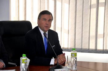 U.S. ambassador advises Nigerians to explore opportunities within