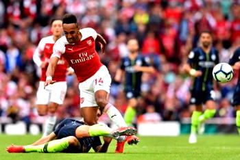 Arsenal thump BATE to reach Europa League last 16
