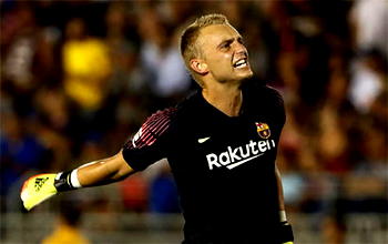 Barcelona keeper Cillessen suffers rib sprain