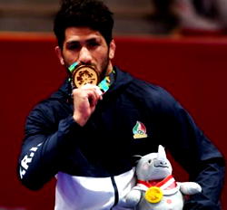 Selfies and kisses as Iran dominates wrestling honours