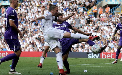 Impressive Leeds get Bielsa reign off to winning start