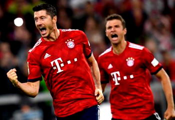 Lewandowski nets controversial penalty as Bayern make winning start