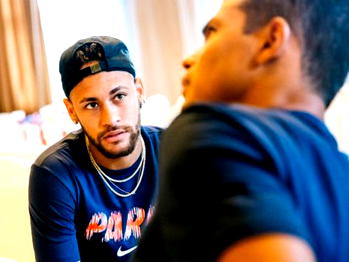 Neymar rejoins PSG on China tour